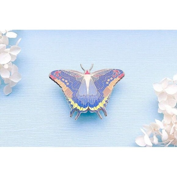 Two-Tailed Pasha Butterfly Enamel Pin - Gold Plated Nature‎ & Insect Jewelry - Picture 9 of 9